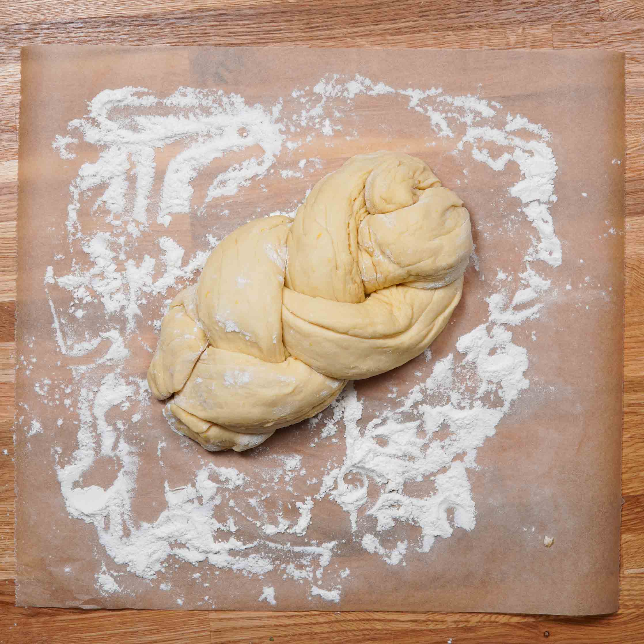 Veganer Osterzopf (Brioche, Hefezopf)