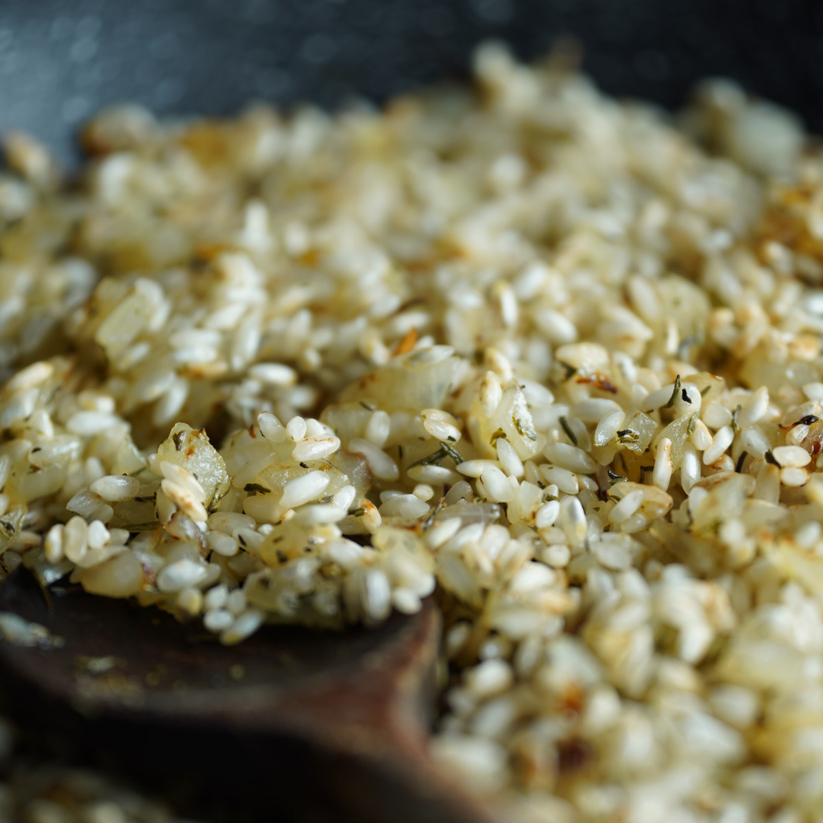 Veganes Risotto Step 3 Reis anbraten