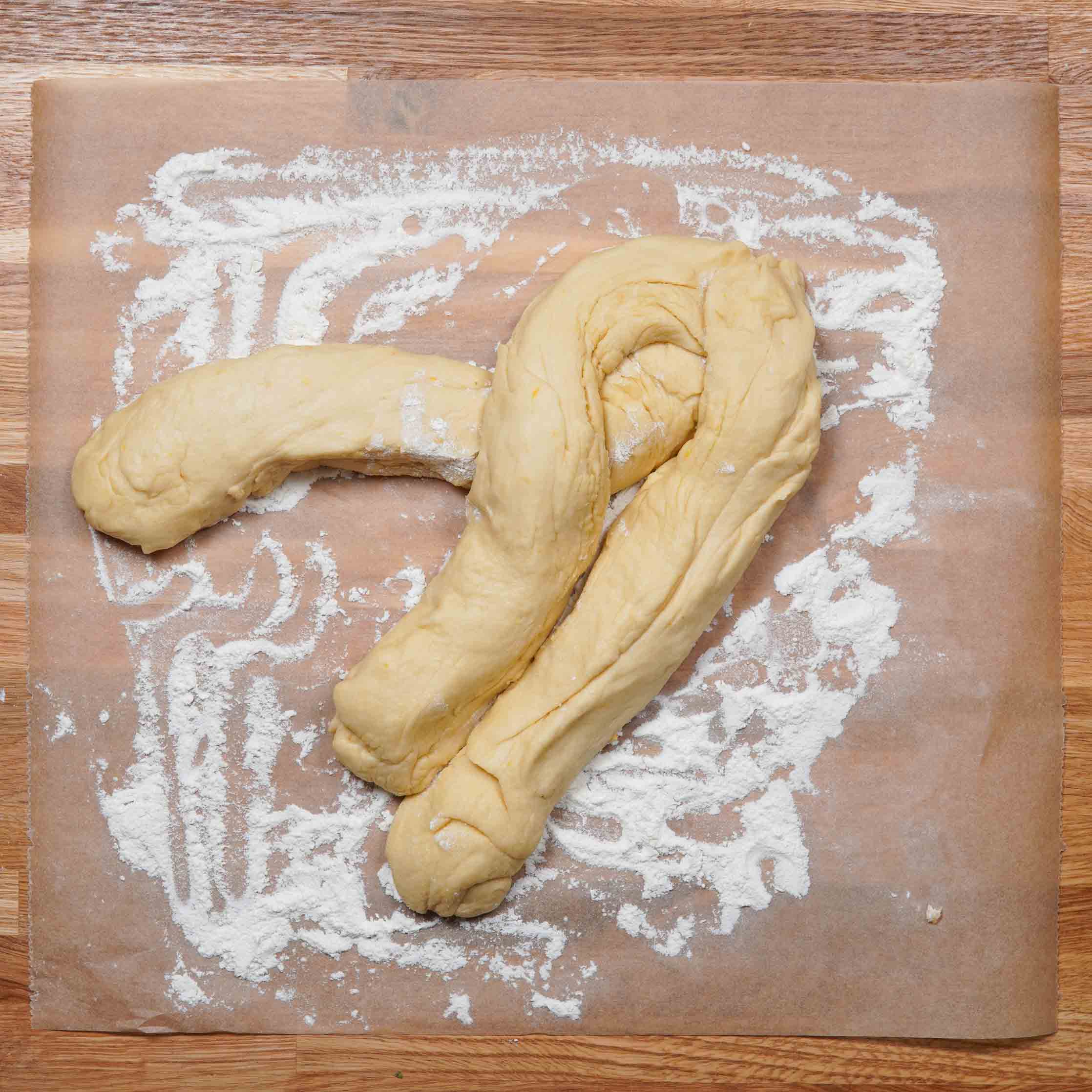 Veganer Osterzopf, Schritt 5c, Ostertopf flechten