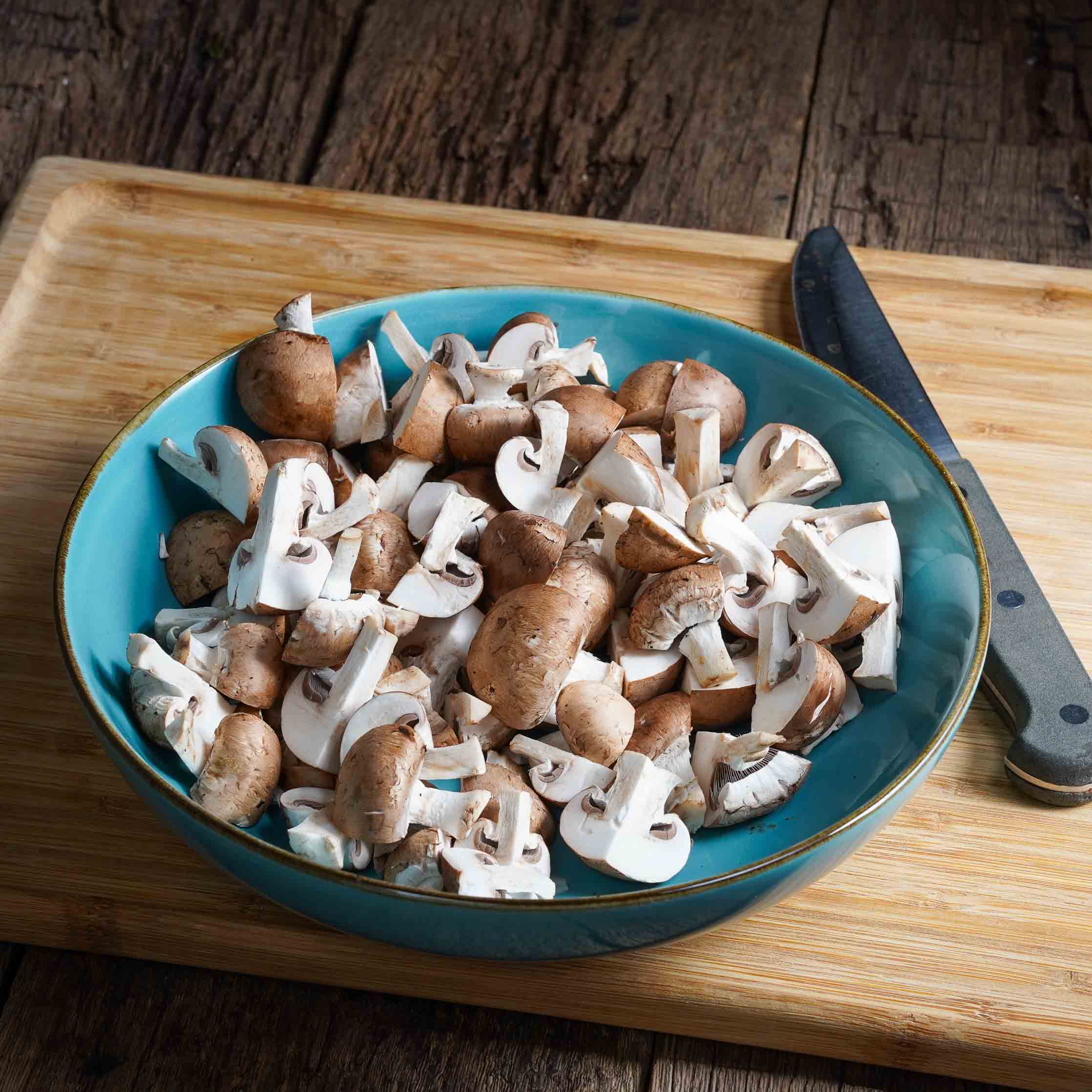 Pilze sind geviertelt und ready for cooking