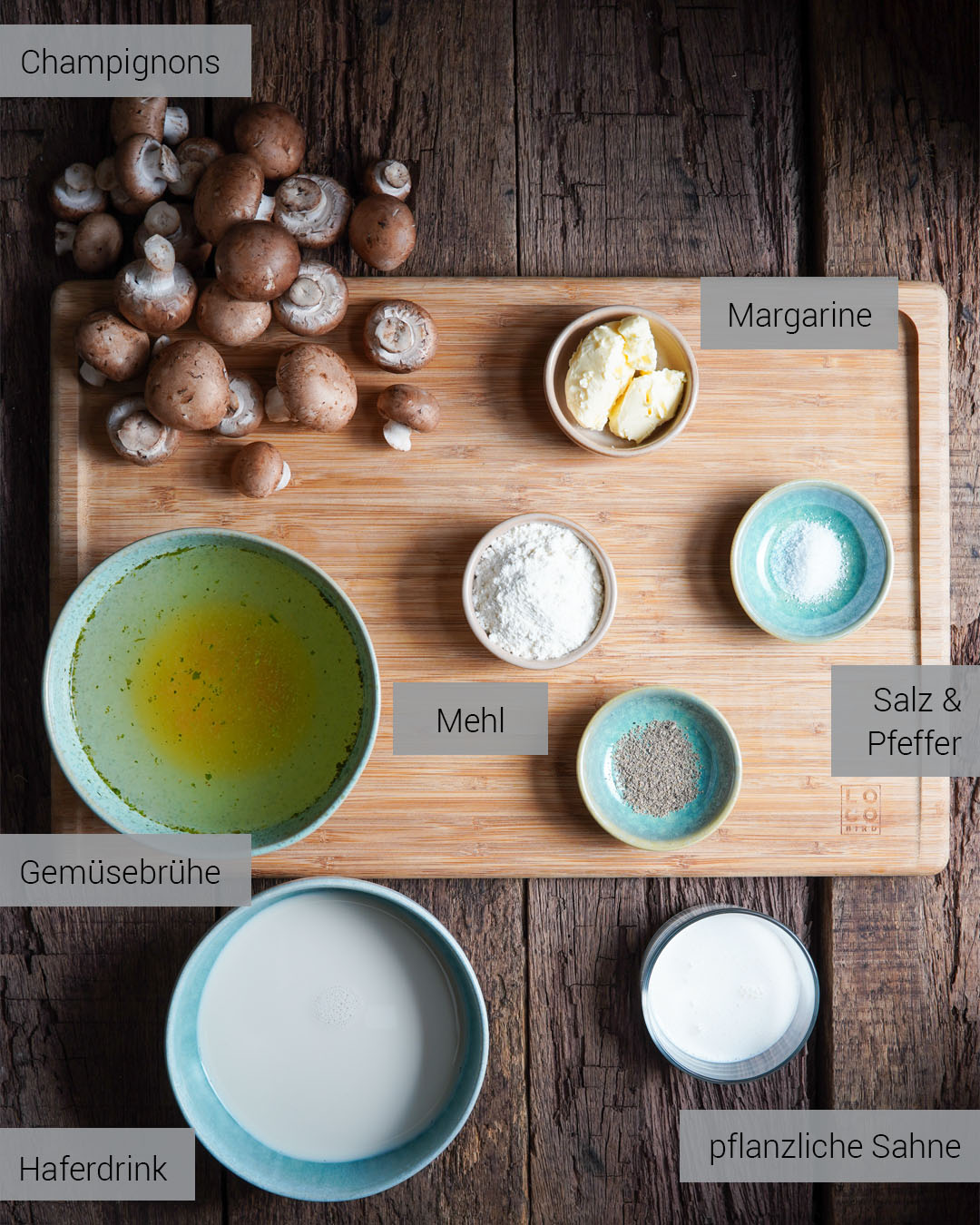 Zutaten für die Suppe in der Draufsicht